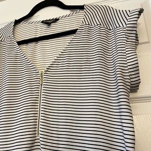 EXPRESS Black and White Short Sleeve Top, Size Large
